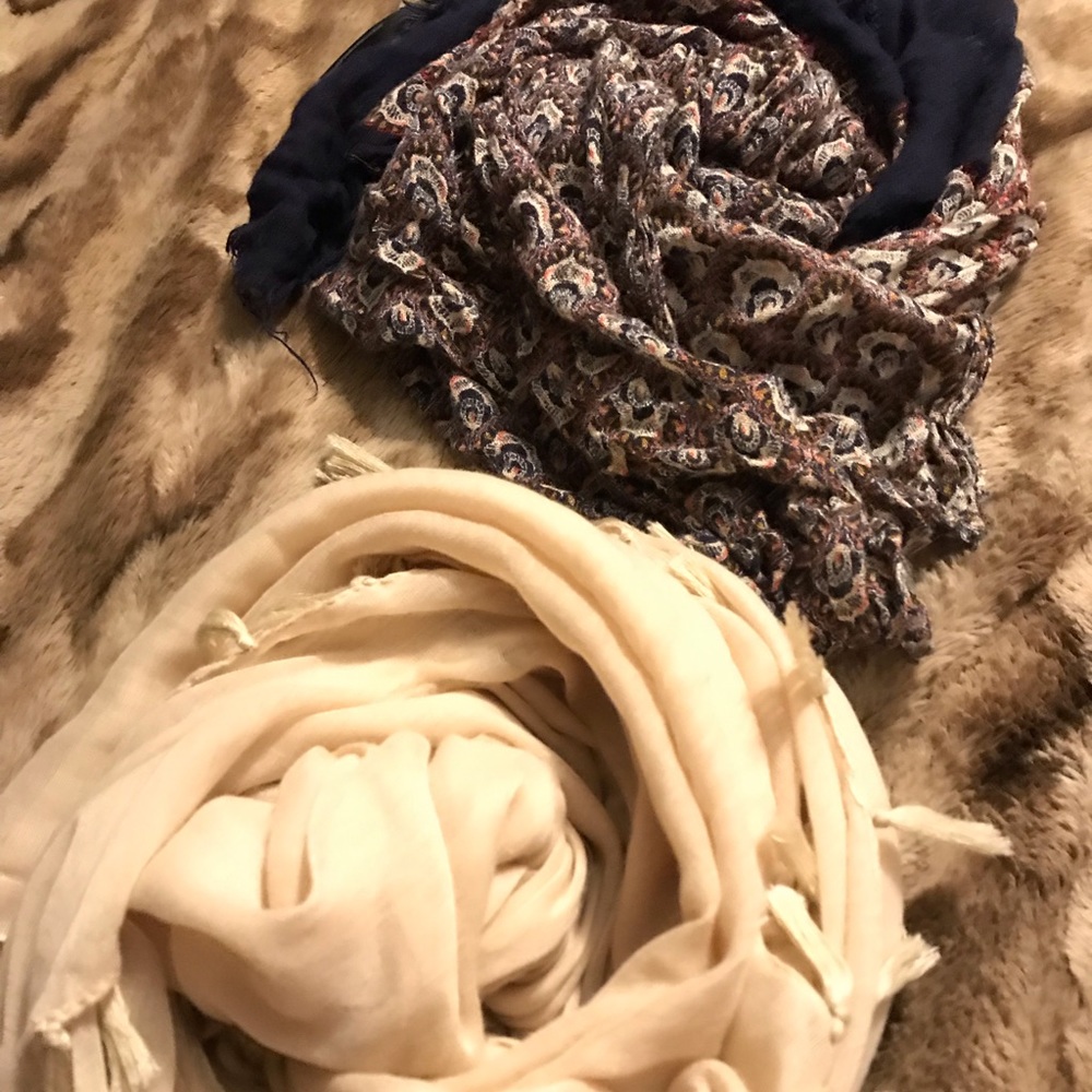 (bundle 2/$25) Express scarf bundle-like new‼️